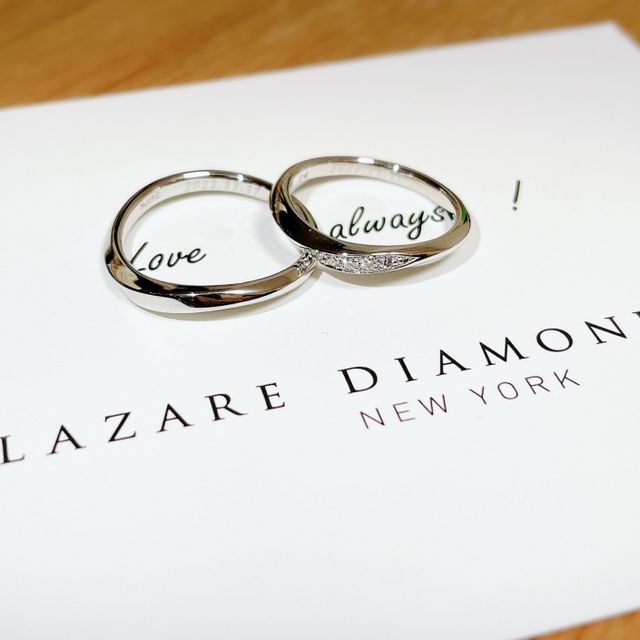 【ラザール ダイヤモンド(LAZARE DIAMOND)の口コミ】 指輪のデザインをいろいろ付けてみて、指の形・太さ・長さなどから、お互…