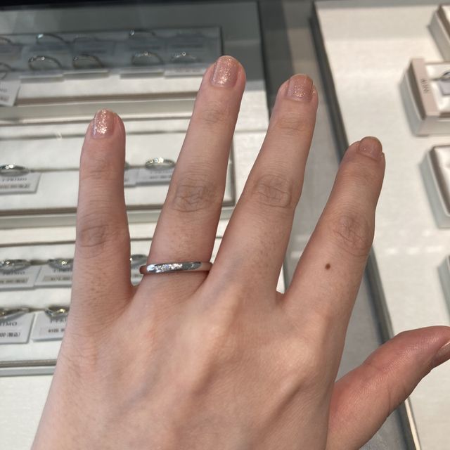 【アイプリモ(I-PRIMO)の口コミ】 シンプルなストレートでも、メレダイヤが中心に向かって太く、先は細いの…