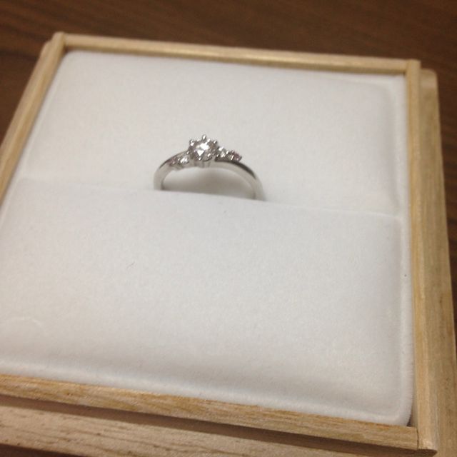 【Mariage ent(マリアージュエント)の口コミ】 店内にある指輪で1番気に入りました。かわいいデザインで、1番目を引きま…