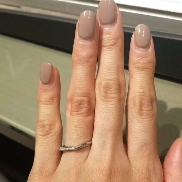 【アイプリモ(I-PRIMO)の口コミ】 中心がキュッとなったV字の指輪です。V字のデザインをいくつか試着しまし…