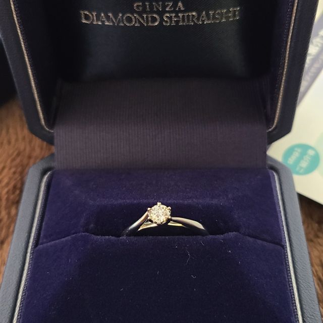 【銀座ダイヤモンドシライシの口コミ】 ダイヤモンドの品質と0.2カラット以上は必要だとおもいました。リングのデ…