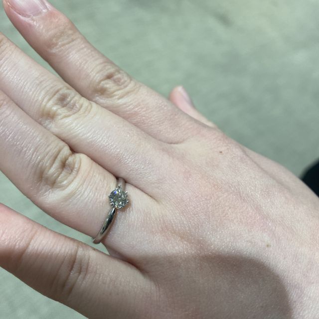 【カオキ　ダイヤモンド専門卸直営店の口コミ】 婚約指輪に必要な条件プラチナ、ダイヤの4C）を最初に決めました。［キャ…