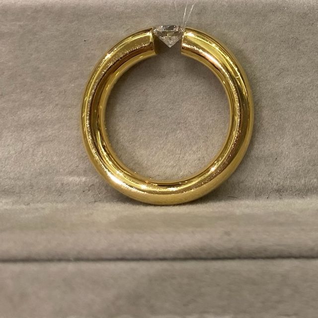 【NIESSING(ニーシング)の口コミ】 一般的な爪が4つ〜6つあるタイプのデザインと異なり、爪が無い、フラット…