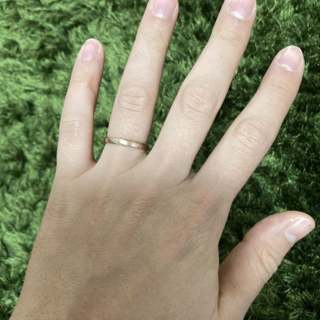 【SIENAROSE(シエナロゼ)の口コミ】 普段指輪をつけないので、できるだけ手に馴染みがよく目立たないものを前…