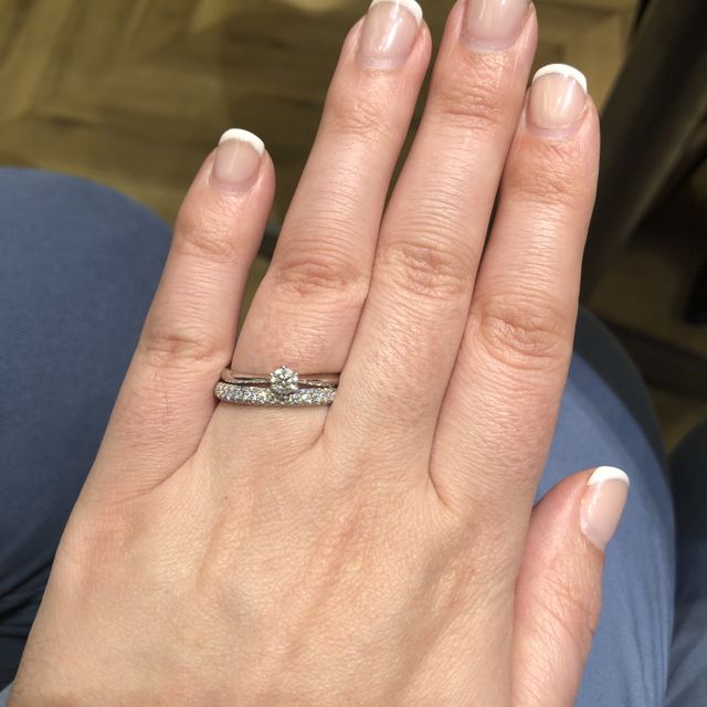 【ラザール ダイヤモンド(LAZARE DIAMOND)の口コミ】 写真では綺麗に見えても付けた時、付けている感があるかどうかが大事だと…