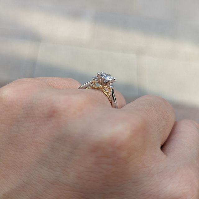 【ケイウノ ブライダル(K.UNO BRIDAL)の口コミ】 ・デザインが気に入ったかどうか
・華やかさ
・検討している結婚指輪との…