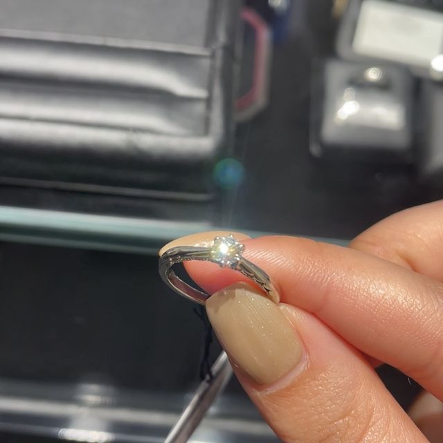 【エクセルコダイヤモンド(EXELCO DIAMOND)の口コミ】 指輪の輝きが他の4店舗と比べて圧倒的に異なり、良かったです。また、ハイ…