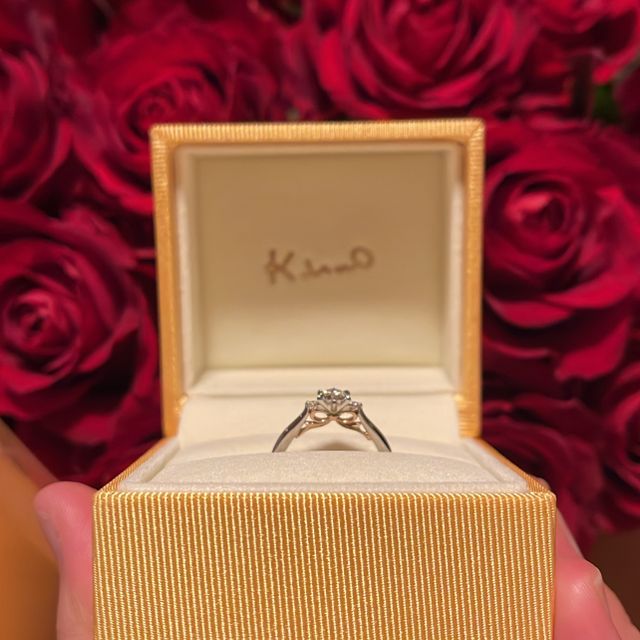 【ケイウノ ブライダル(K.UNO BRIDAL)の口コミ】 先に結婚指輪を2人で決めていました。結婚指輪を選んでいる時に彼女が「婚…