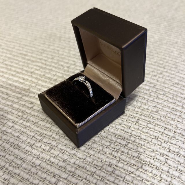 【アイプリモ(I-PRIMO)の口コミ】 お店のリングのデザインとダイヤモンドへのこだわりで決めました。
また、…