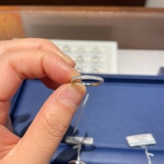 【銀座ダイヤモンドシライシの口コミ】 ずっとエタニティーリングを探して何軒も回ったが、あまり決めてにかける…