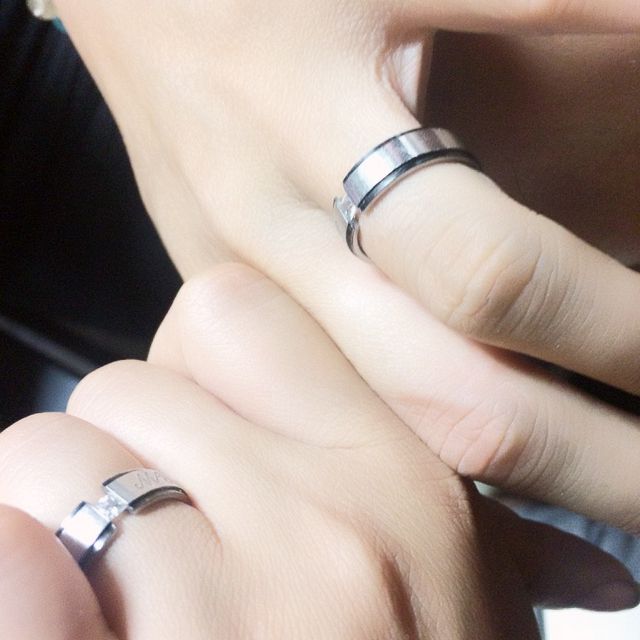 【カルティエ(Cartier)の口コミ】 付き合いはじめてから7年経って、やっとの結婚で、お揃いの指輪は持ってい…