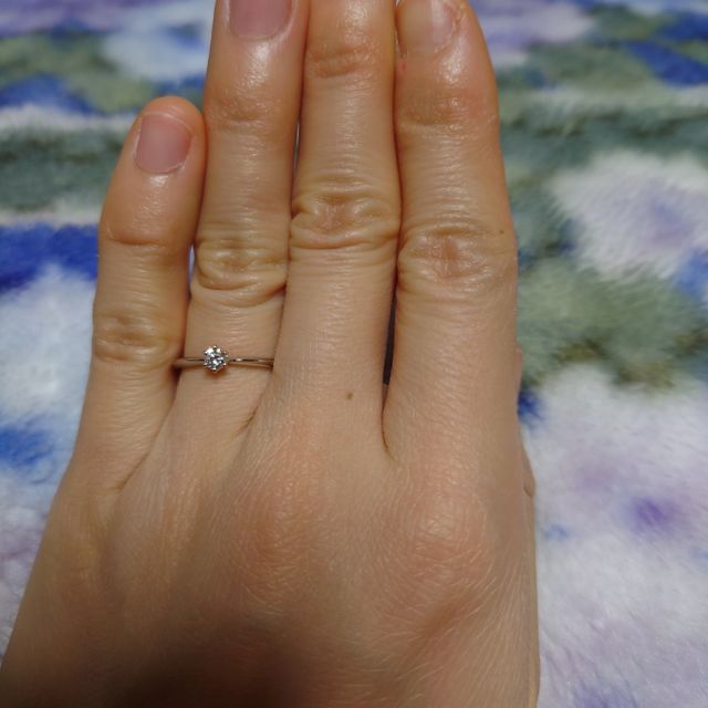 【ケイウノ ブライダル(K.UNO BRIDAL)の口コミ】 デザインの良さと後に購入する結婚指輪との重ねつけしやすさで選びました
…