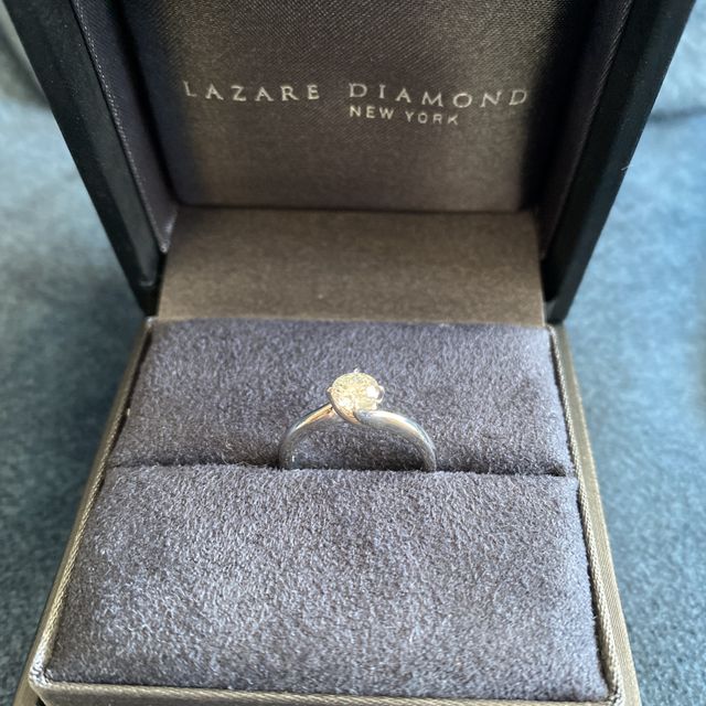 【ラザール ダイヤモンド(LAZARE DIAMOND)の口コミ】 ダイヤモンドの輝きが他店にはない虹色のカラフルな輝きで素敵で、大きさ…