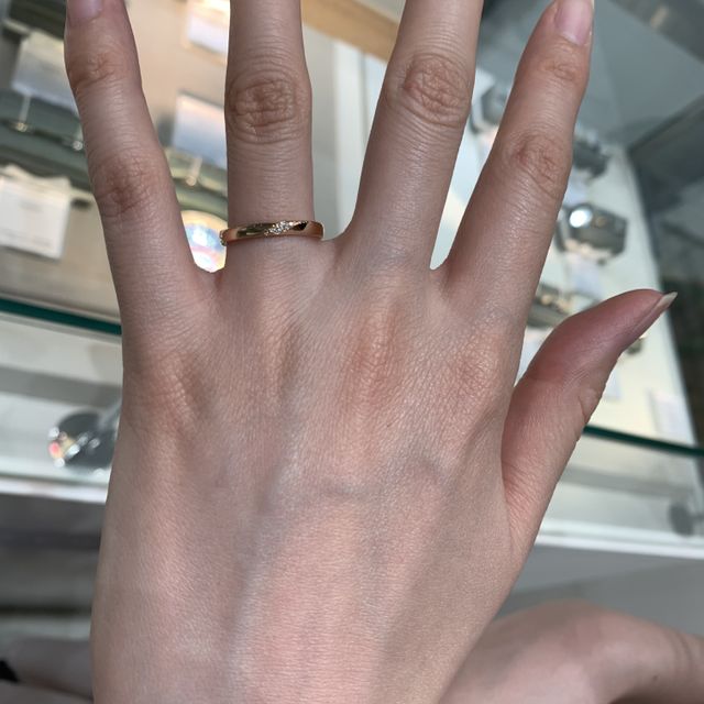【L＆Co.(エルアンドコー)の口コミ】 ピンクゴールドの結婚指輪です。少し細めのデザインで、シンプルですが、…