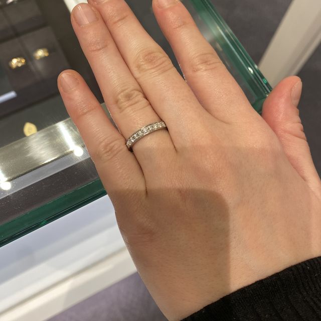 【BIJOUPIKO(ビジュピコ)の口コミ】 指輪全面にダイヤモンドの入った美しく高級感のあるデザインでした。
高級…