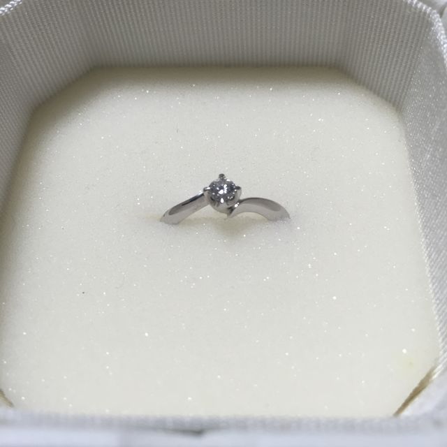 【4℃ BRIDAL(ヨンドシーブライダル)の口コミ】 サプライズでいただいたので、自分で選んでいません。ただ、プロポーズを…