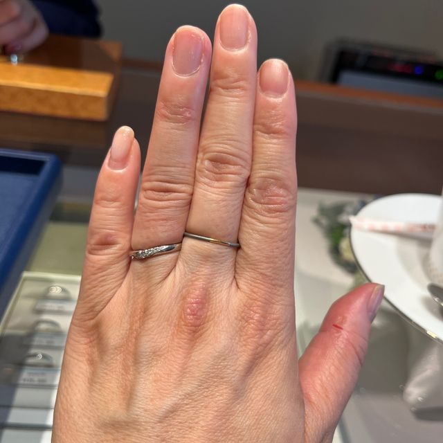 【銀座ダイヤモンドシライシの口コミ】 「信じる」という意味を持つマリッジリングで、ウェーブでダイヤモンドの…