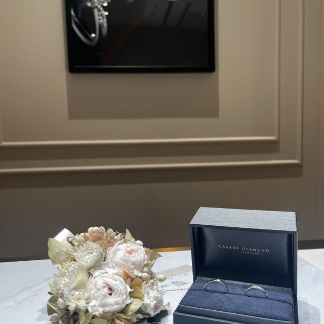 【ラザール ダイヤモンド(LAZARE DIAMOND)の口コミ】 婚約指輪は別のブランドで購入しましたが、予算もあり、デザインが素敵で…