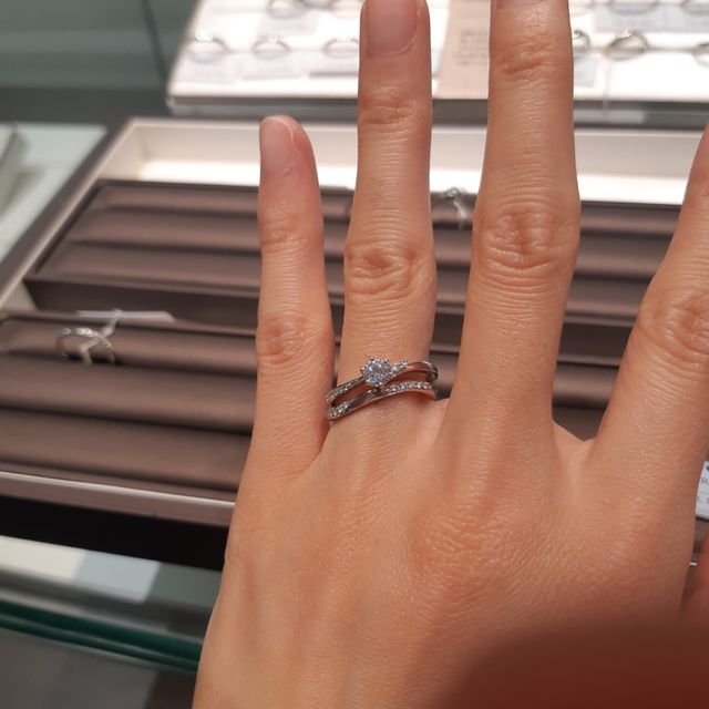 【アイプリモ(I-PRIMO)の口コミ】 結婚指輪のメレダイアは、ハートアンドキューピットで、小さいダイアでも…