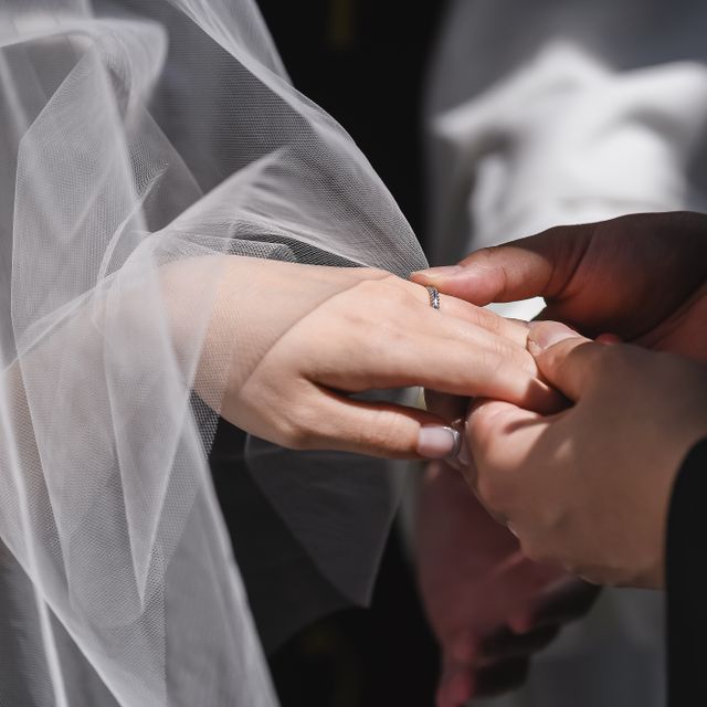 【ヴァン クリーフ＆アーペル(Van Cleef & Arpels)の口コミ】 HPでみて一目惚れでした。綺麗なプラチナはより一層指輪を輝かせてくれ、…