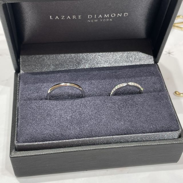 【ラザール ダイヤモンド(LAZARE DIAMOND)の口コミ】 ダイヤをとめているツメの小ささ、デザインが気に入りました。ダイヤのカ…