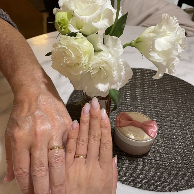 【insembre(インセンブレ)の口コミ】 素材がゴールドでごくごくシンプルで細めで邪魔にならないものを探してコ…