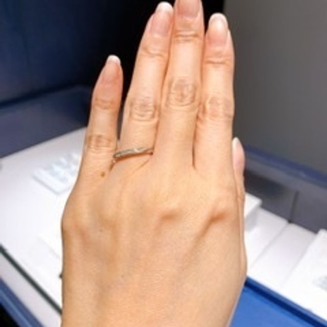 【銀座ダイヤモンドシライシの口コミ】 ダイアモンドがキラキラなところと、デザインが気に入りました。
パートナ…