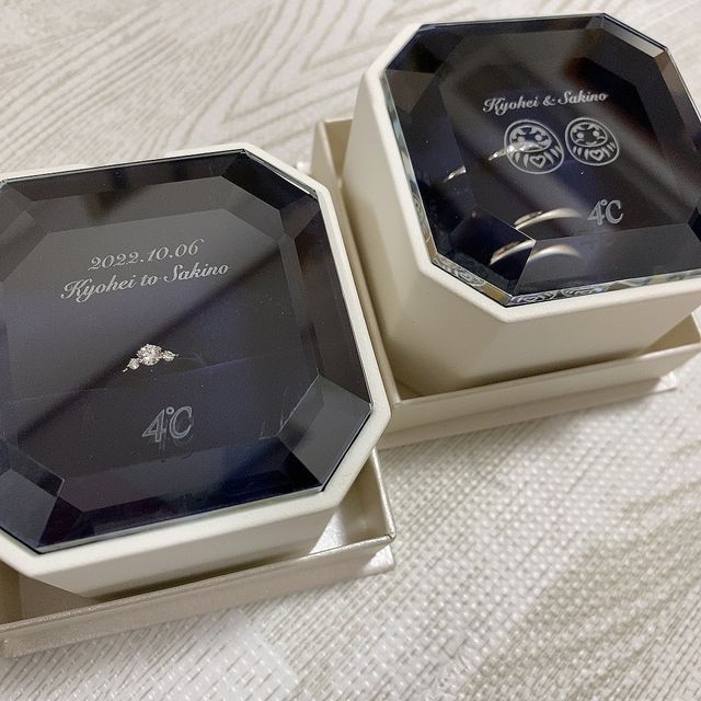 【4℃ BRIDAL(ヨンドシーブライダル)の口コミ】 あらかじめネットで検索し、いくつか目星はつけていました。実際に身につ…