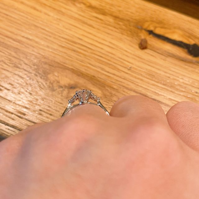 【GALA JEWELRY(ガラジュエリー)の口コミ】 サイズは大きめがよかったので、サイズから選びました。その後デザインを…