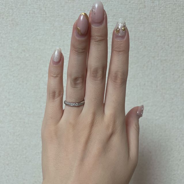 【銀座ダイヤモンドシライシの口コミ】 先に婚約指輪をもらっていたので、それに合うデザインで探していました。
…