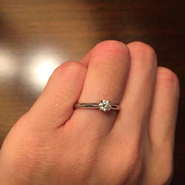 【カルティエ(Cartier)の口コミ】 美しい曲線とダイヤのきらめきが、とても気に入りました。飽きのこないシ…