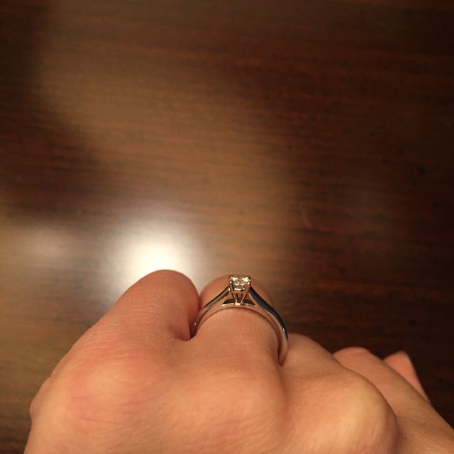 【カルティエ(Cartier)の口コミ】 美しい曲線とダイヤのきらめきが、とても気に入りました。飽きのこないシ…