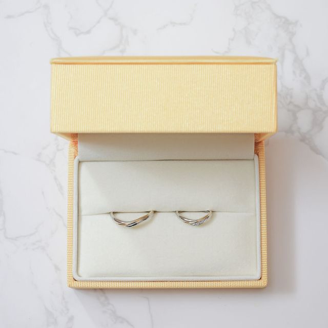 【ケイウノ ブライダル(K.UNO BRIDAL)の口コミ】 プラチナとゴールドのコンビネーション、ウェーブのデザインで探していま…