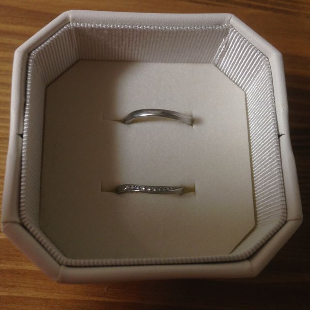 【4℃ BRIDAL(ヨンドシーブライダル)の口コミ】 ディズニーデザインが希望で、こちらの指輪は内側にミッキーモチーフがあ…