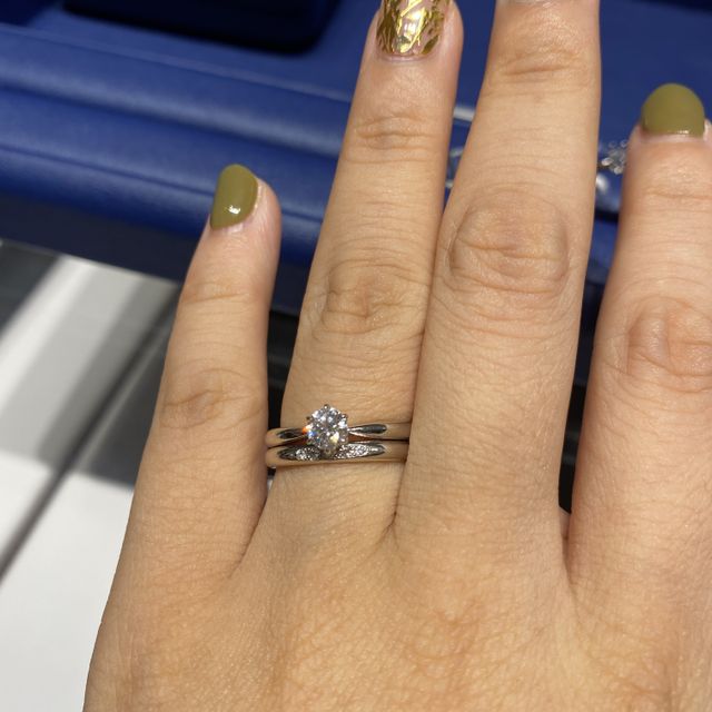 【銀座ダイヤモンドシライシの口コミ】 ストレートで1粒ダイヤの婚約指輪。婚約指輪と言われてイメージするのはこ…