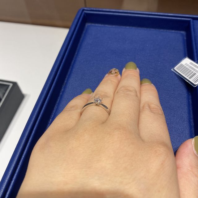 【銀座ダイヤモンドシライシの口コミ】 ストレートで1粒ダイヤの婚約指輪。婚約指輪と言われてイメージするのはこ…