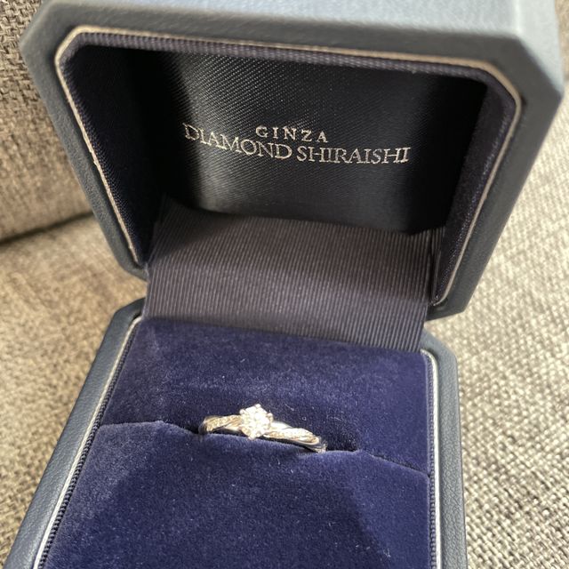 【銀座ダイヤモンドシライシの口コミ】 他のブランドでも色々な指輪を見させていただいたのですが、他のブランド…