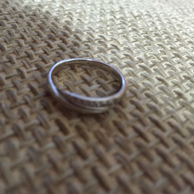 【4℃ BRIDAL(ヨンドシーブライダル)の口コミ】 手と手をとって、重なり合うようなデザインになっていて一目惚れでこちら…