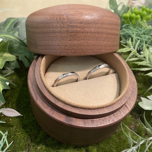 【COLANY(コラニー)の口コミ】 コラニーさんの指輪を何個も試着してみたが、くるみを指につけた瞬間のし…