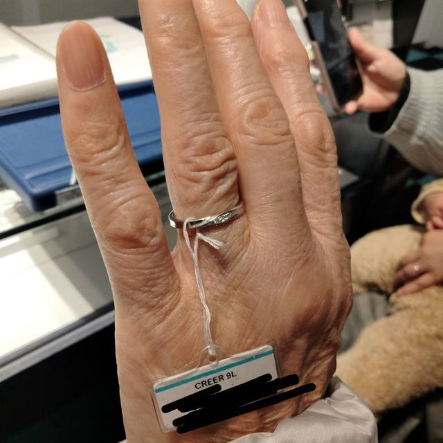 【銀座ダイヤモンドシライシの口コミ】 とにかく品揃えが圧倒的に多く、予算内でたくさんの中から選ぶことができ…