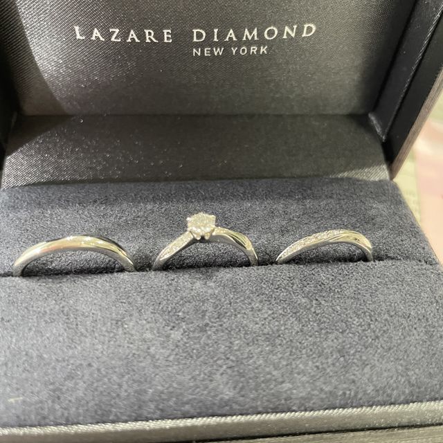 【ラザール ダイヤモンド(LAZARE DIAMOND)の口コミ】 婚約指輪と一緒にはめた時にしっくりくるものが良くて選びました！婚約指…