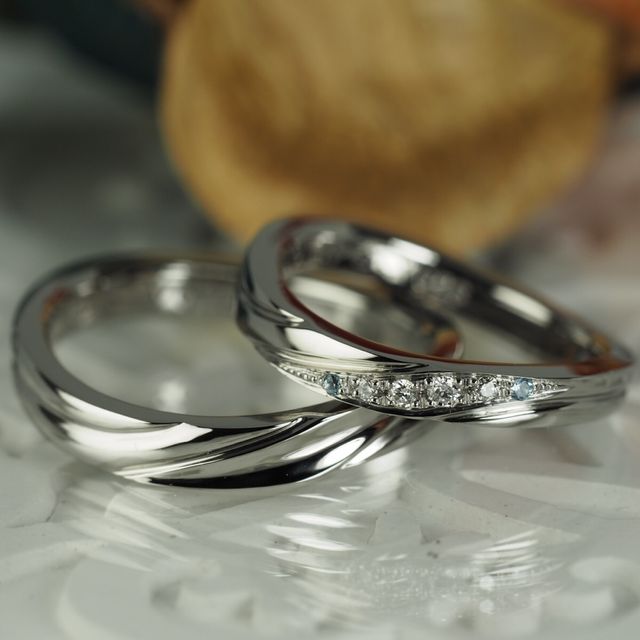 【Antille(アンティール)の口コミ】 リングの形にウェーブがかかってたのが可愛くて、ダイヤと彫り模様を入れ…