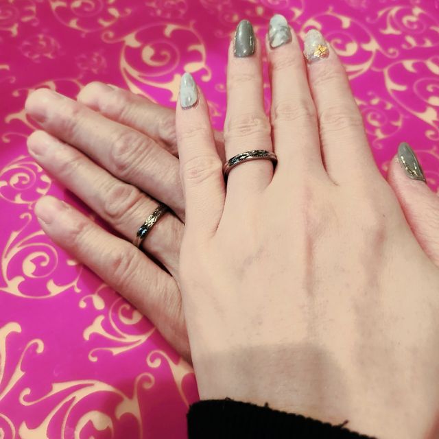 【Antille(アンティール)の口コミ】 リングの形にウェーブがかかってたのが可愛くて、ダイヤと彫り模様を入れ…