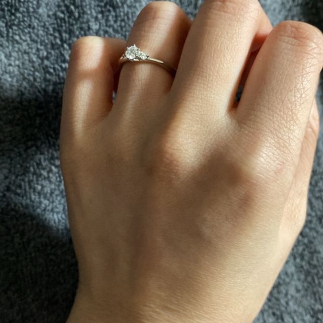 【銀座ダイヤモンドシライシの口コミ】 デザインは派手すぎず、長く使えるデザインで、満足しています。　
カット…