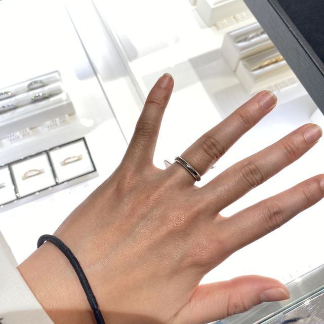 【ティファニー(Tiffany & Co.)の口コミ】 ティファニーの中でも人気のデザインミルグレインを試着しました。ミルグ…