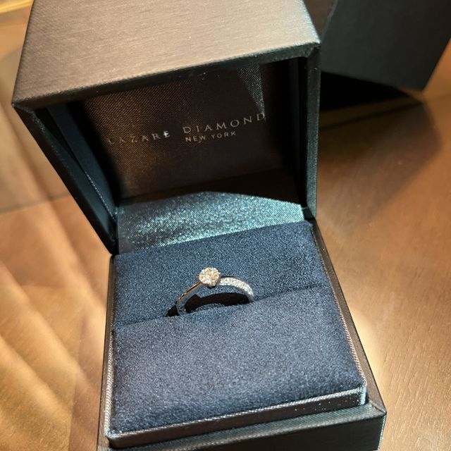 【ラザール ダイヤモンド(LAZARE DIAMOND)の口コミ】 ウェーブのデザインにこだわって探していました。有名ブランドと呼ばれる…