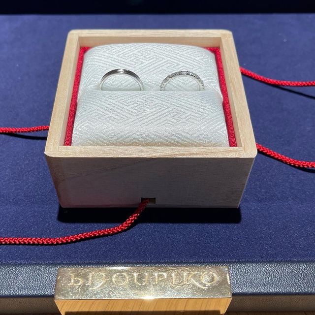 【TOMOE(トモエ)の口コミ】 今回はセカンドリングとして購入しました。
すでに持っている結婚指輪に重…