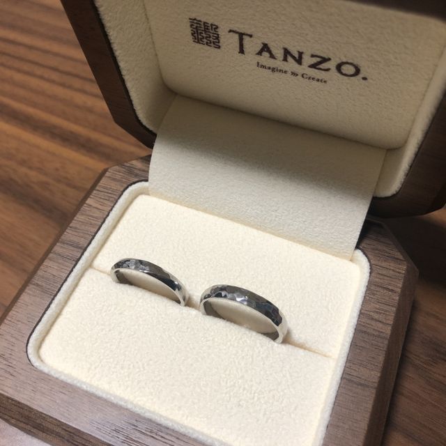 【TANZO.(鍛造指輪)の口コミ】 派手過ぎず、日常的に使いやすい指輪を探していたところ、ぴったりのデザ…