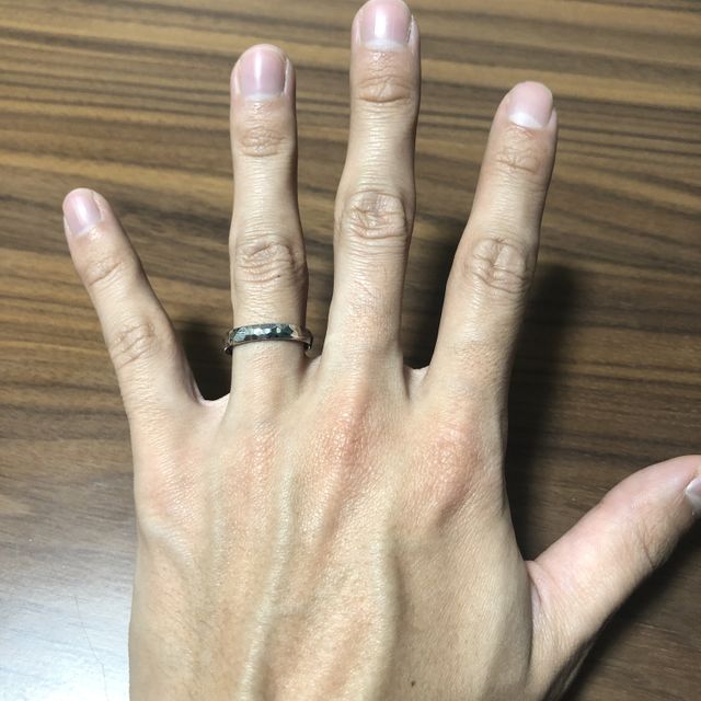【TANZO.(鍛造指輪)の口コミ】 派手過ぎず、日常的に使いやすい指輪を探していたところ、ぴったりのデザ…