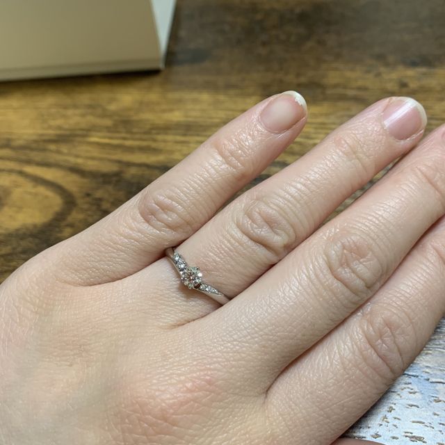 【彩乃瑞(IRONOHA)の口コミ】 指が長く見えるV字のデザイン重視で選び正面から見たときにアシンメトリー…